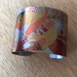 Bracelet limited by tattooed steel